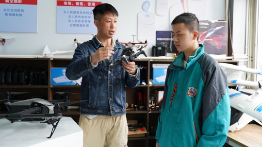 <b>新華新起點(diǎn)，打工人重返校園是一種什么樣的體驗(yàn)？</b>