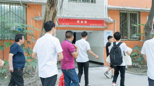 <b>同成長，齊奮進(jìn)！自貢雙胞胎兄弟雙雙報(bào)考成都新華</b>