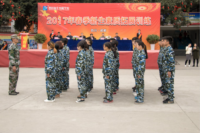 軍訓(xùn)會(huì)操表演，青春與奮進(jìn)的完美結(jié)合！