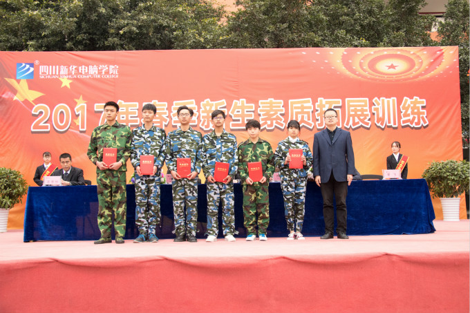 軍訓(xùn)會(huì)操表演，青春與奮進(jìn)的完美結(jié)合！