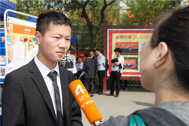 IT人才供需洽談會：100多家企業，“職”為新華