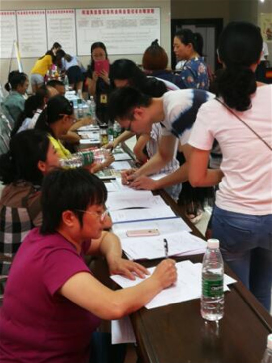 四川就業(yè)局開展2017年高校畢業(yè)生大型專場(chǎng)招聘會(huì)