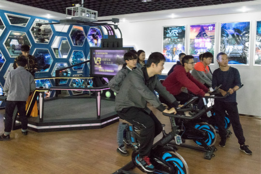 VR體驗,智能科技盛宴獲學子熱捧