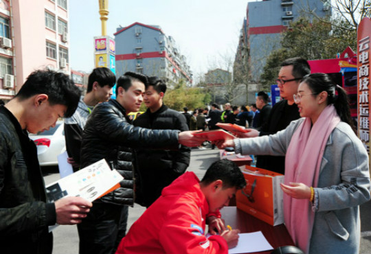 四川新華電腦學(xué)院雙選會(huì)“搶人大戰(zhàn)”即將盛大開啟
