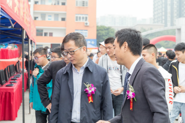 成都市就業服務管理局領導出席我院秋季雙選會
