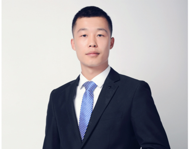 向陽而立 滿懷憧憬 執著前行