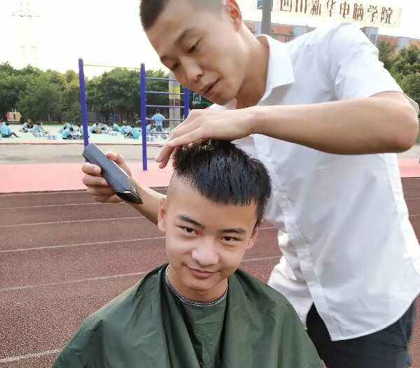 向陽而立 滿懷憧憬 執著前行