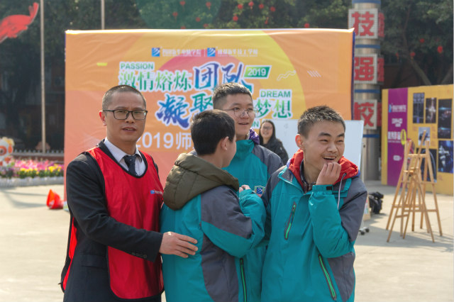 歡天喜地迎新年,四川新華師生歡樂鬧新春