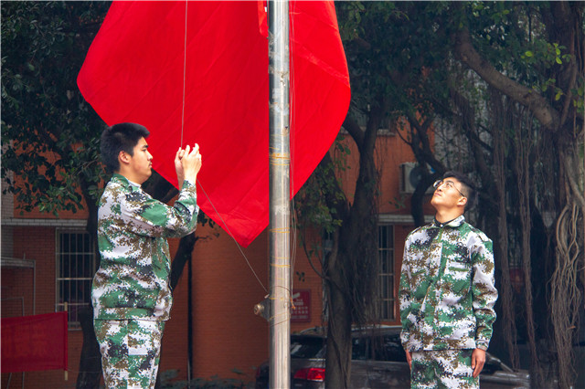 赴一場青春與迷彩的美麗邂逅!四川新華軍訓匯演
