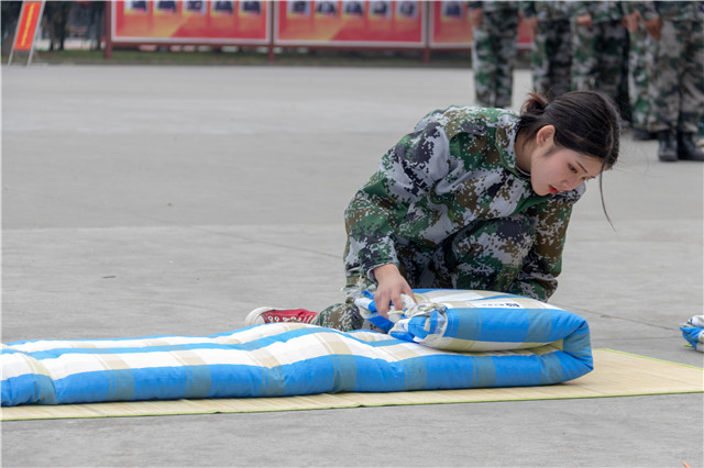 赴一場青春與迷彩的美麗邂逅!四川新華軍訓匯演