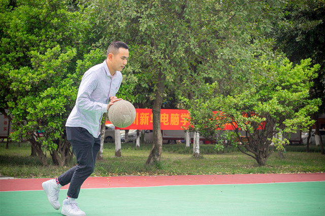 高中輟學,看“職場小白”如何“技能在手,天下可走”