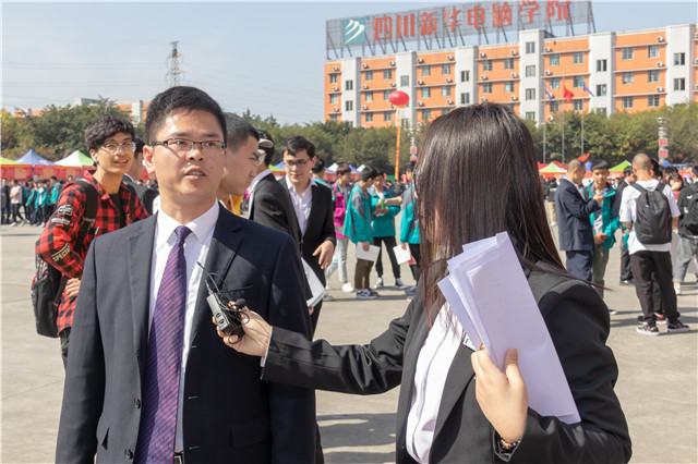 直擊雙選會現場:新華學子厚積薄發,滿意就業