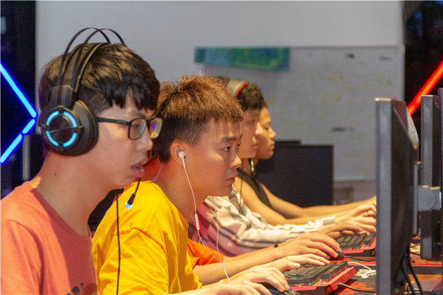 EEST《英雄聯盟》全國競技大賽成都站,冠軍花落誰家?