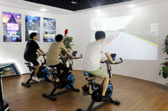 百家媒體進校園,新華“黑科技”開放周嗨翻天!