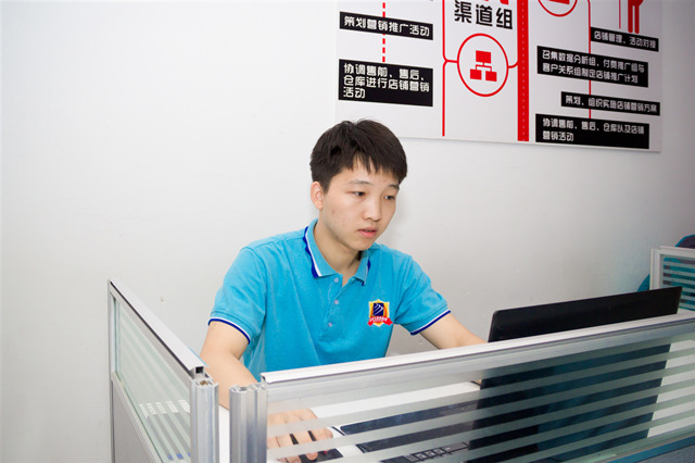 高中畢業(yè)學(xué)什么有前途？做互聯(lián)網(wǎng)時(shí)代的白領(lǐng)！
