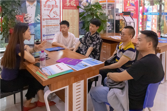 四川新華秋招火爆進(jìn)行中，每個孩子的夢想都值得被善待