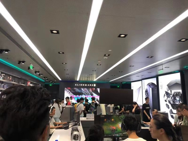 【電競少年·C位出道】:新華行走中的冠軍