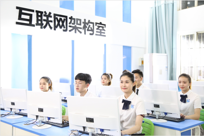 【媒體關注】為什么學互聯網新技術,要來新華?