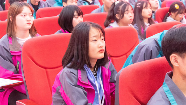 成都人社新華行,助力技能人才夢起航