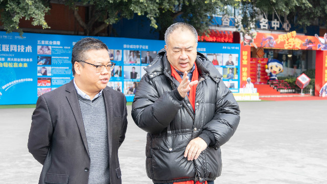 《開心鬼》導演高志森蒞臨四川新華開展講座