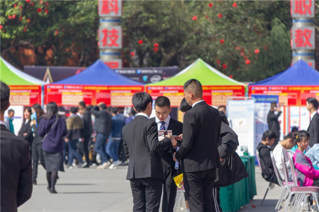 最難就業年,新華助你就業無憂