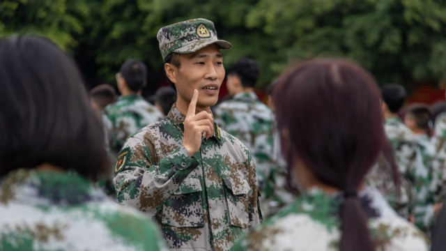 新生的第一課,軍訓生活打響了新生活的第一槍!