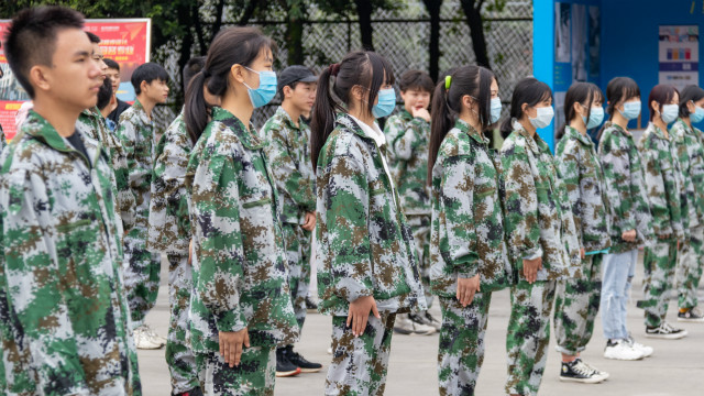 新生的第一課,軍訓生活打響了新生活的第一槍!