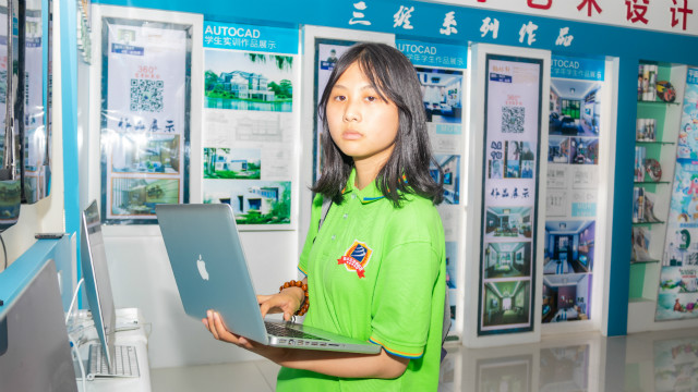 想要學一門實用的技術,選擇了UI