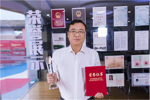 愛與責任、匠心育人 ▎新華十大匠師，有你認識的嗎？