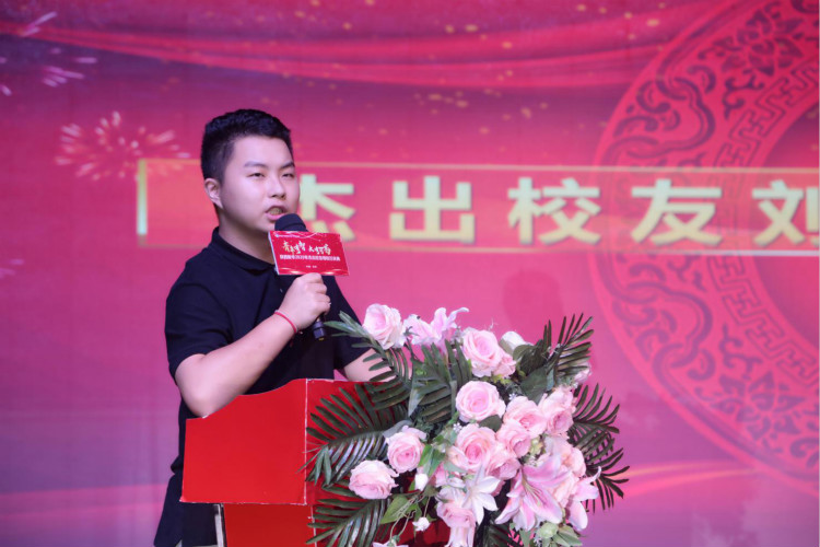 新華17歲CEO 捐贈(zèng)10萬(wàn)元支援家鄉(xiāng)抗疫