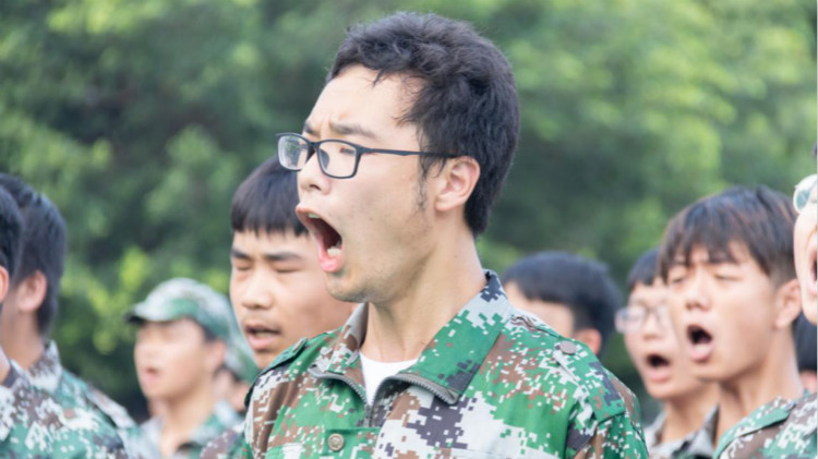 新華“三教三訓”之軍訓|揮灑汗水書寫迷彩青春!
