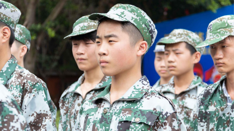 新華“三教三訓”之軍訓|揮灑汗水書寫迷彩青春!
