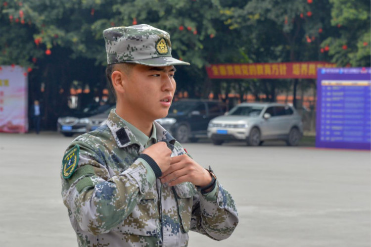 新華“三教三訓”之軍訓|揮灑汗水書寫迷彩青春!