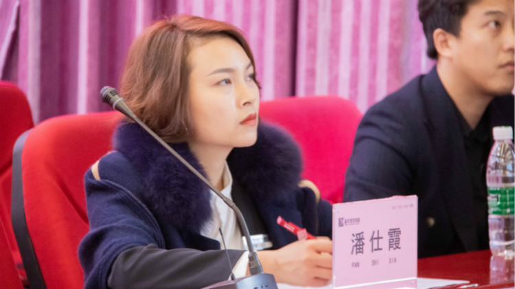 求職面試時容易膽怯?四川新華現(xiàn)場模擬面試!