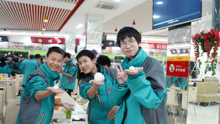 師生鬧元宵，四川新華陪你一起過大年！