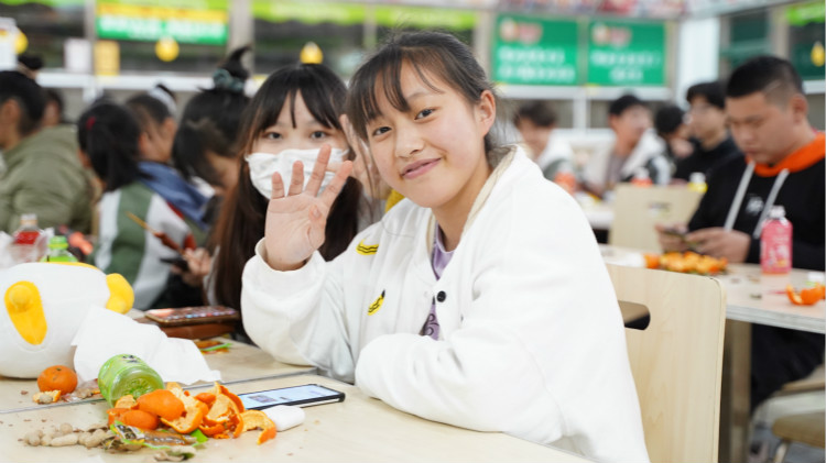 師生鬧元宵，四川新華陪你一起過大年！