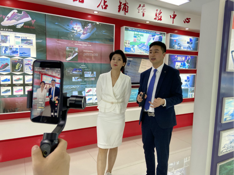 四川新華電腦學院雙選會現場,人才爭奪戰正式打響!