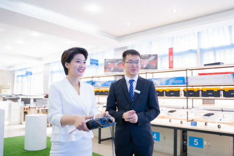 四川電視臺主持人凌玥帶你解鎖不一樣的四川新華!