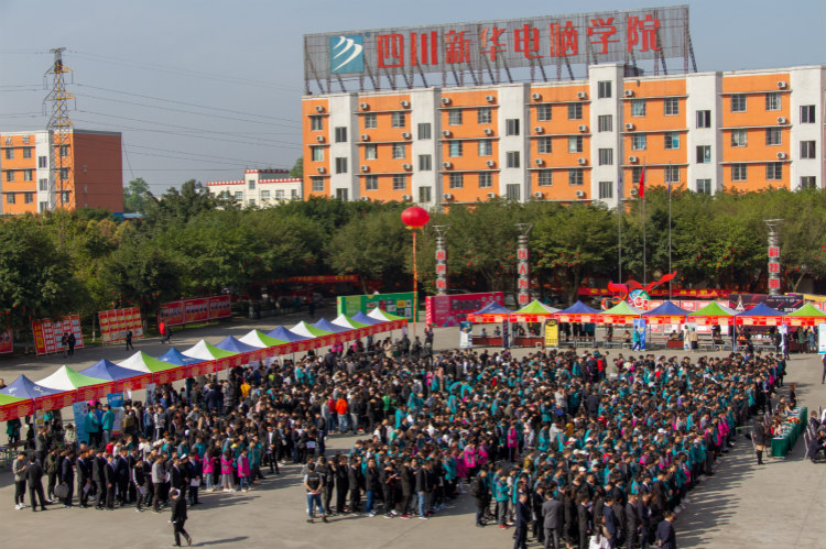 為什么總勸你來校實地考察?好學校不怕比較!