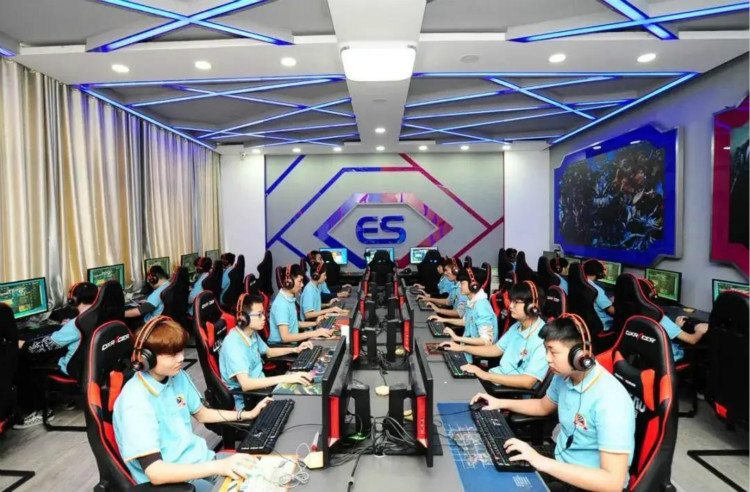 為什么總勸你來校實地考察?好學校不怕比較!
