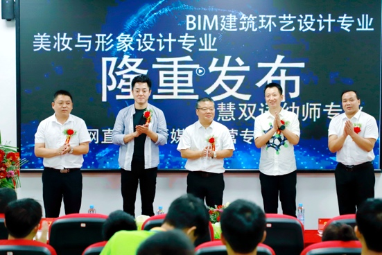 傳遞向上力量!新華電腦學校《老師來了》7月繼續開講!
