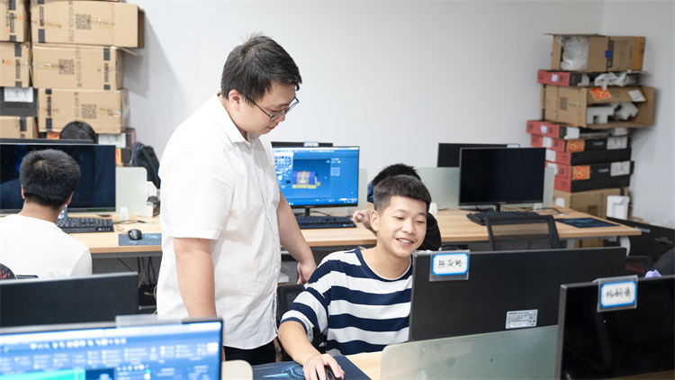校企合作三方共贏,就業回訪見證新華學子成長!