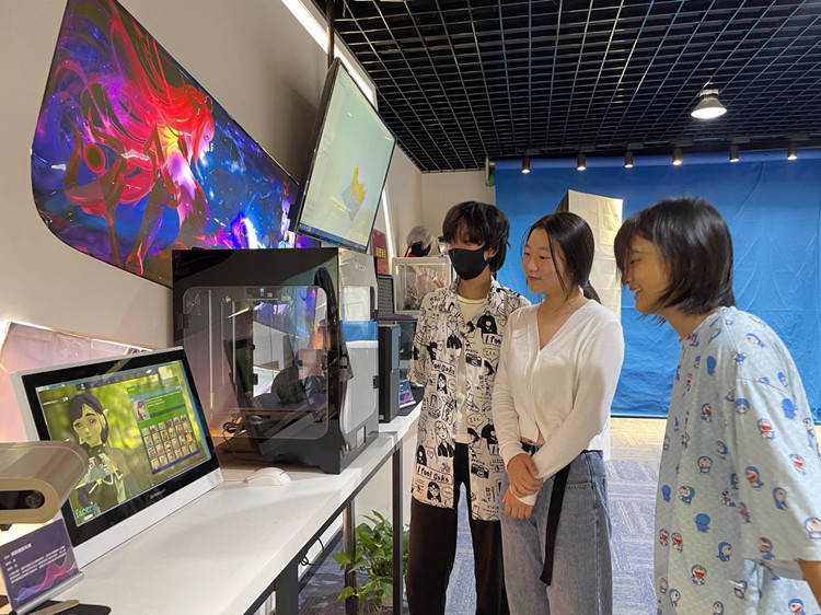 三姐妹一同報名,圓夢新華