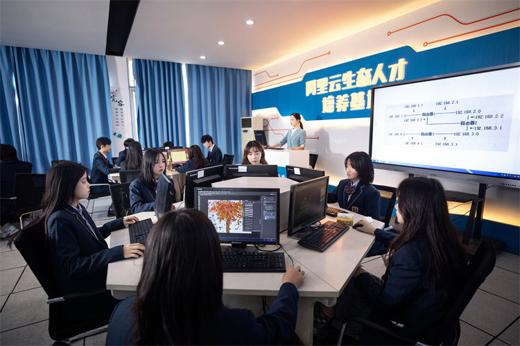 2021職業(yè)教育改革與發(fā)展報(bào)告