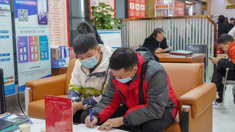 為什么總勸你來校實地考察?好學校不怕比較!
