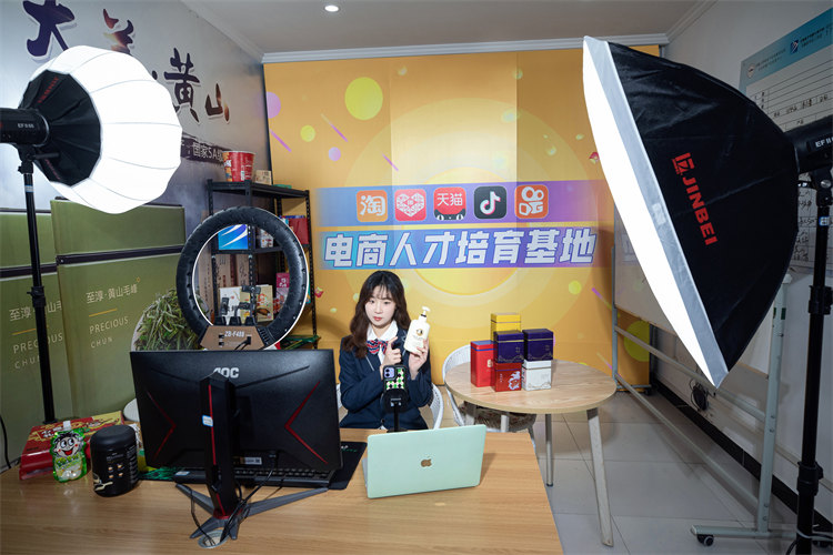 成都新華高級技工學校升格在即,職業學校學生就業優勢解讀!