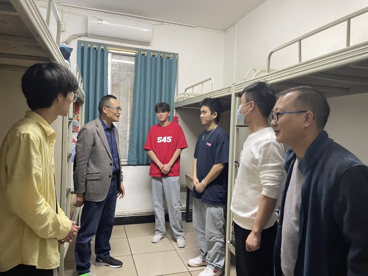 二十大奮進(jìn)譜華章,新華緊隨育棟梁