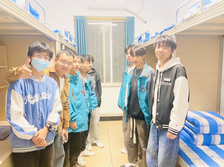 二十大奮進(jìn)譜華章,新華緊隨育棟梁