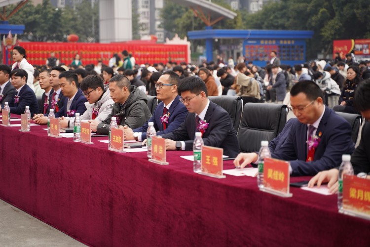 青春心向黨!與新華新生團員一起見證這場授牌、揭牌儀式