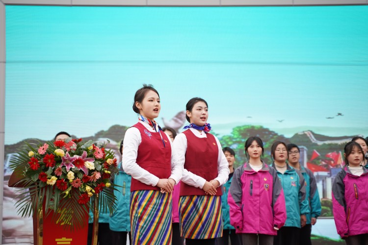 青春心向黨!與新華新生團員一起見證這場授牌、揭牌儀式